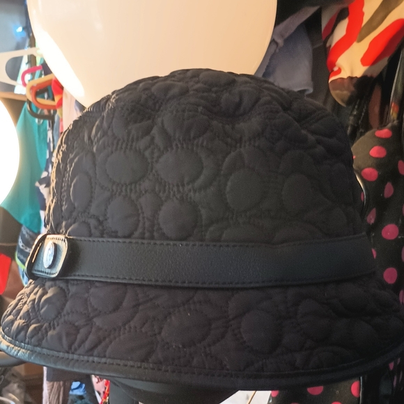 Coach hat super cute sz sm black. Excellent condition!! - Picture 2 of 6